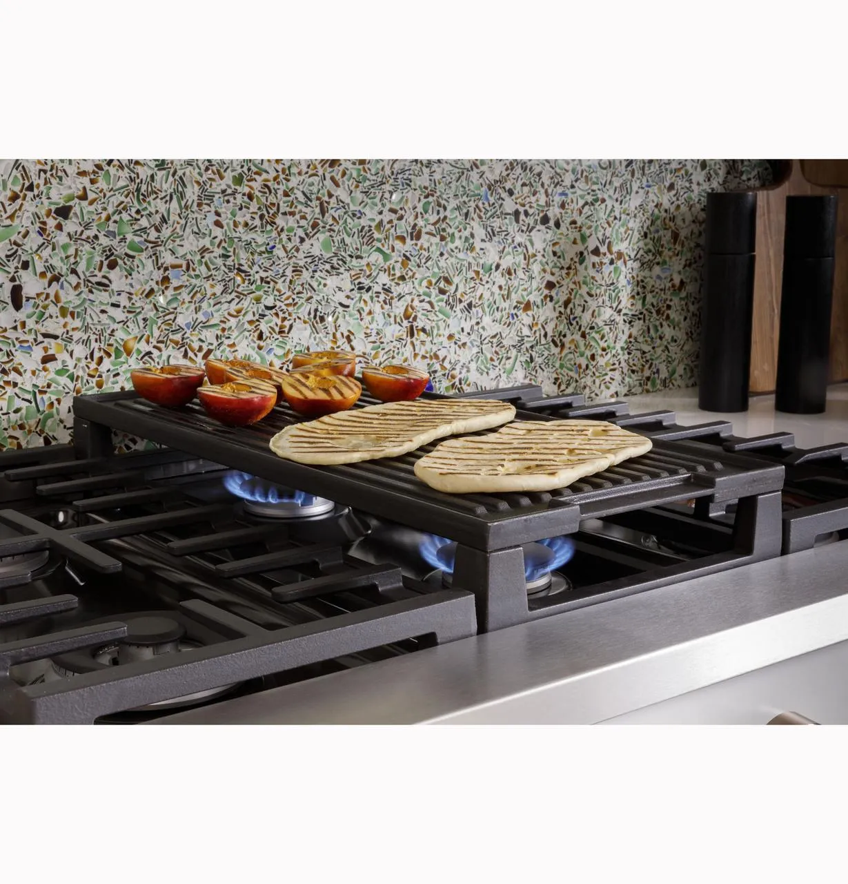 Cafe CGU486P3TD1 Caf(eback)™ 48" Commercial-Style Gas Rangetop with 6 Burners and Integrated Griddle (Natural Gas)