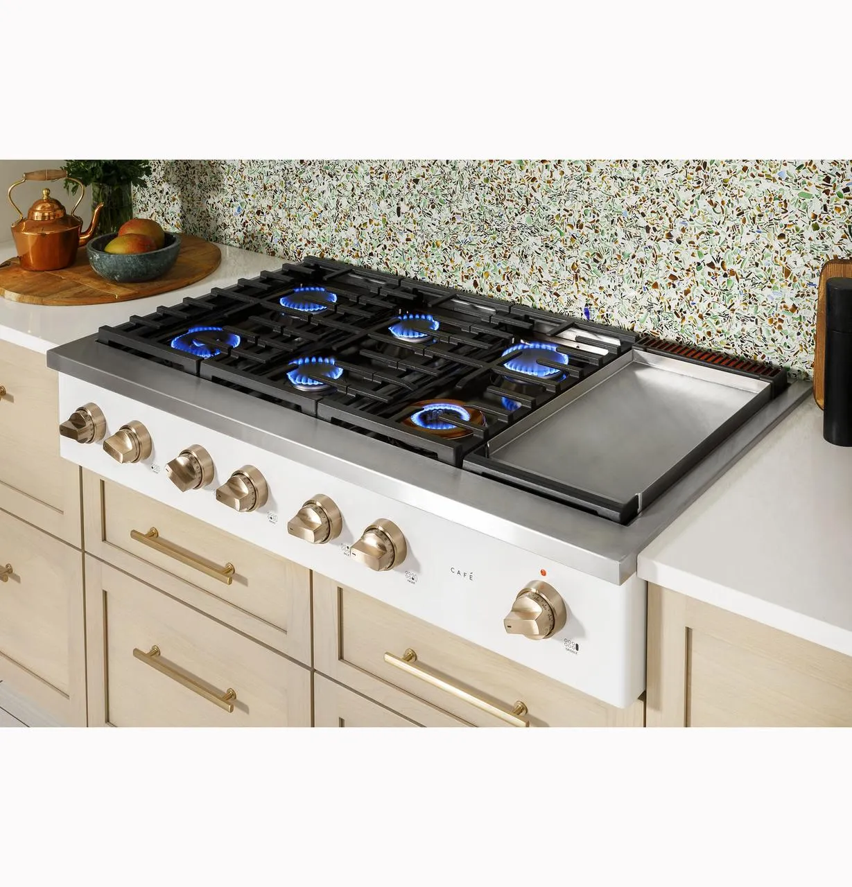 Cafe CGU486P3TD1 Caf(eback)™ 48" Commercial-Style Gas Rangetop with 6 Burners and Integrated Griddle (Natural Gas)