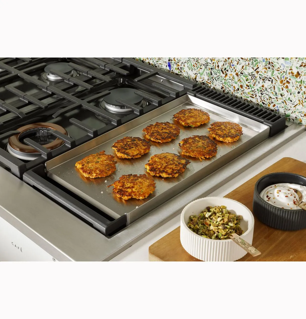 Cafe CGU486P3TD1 Caf(eback)™ 48" Commercial-Style Gas Rangetop with 6 Burners and Integrated Griddle (Natural Gas)