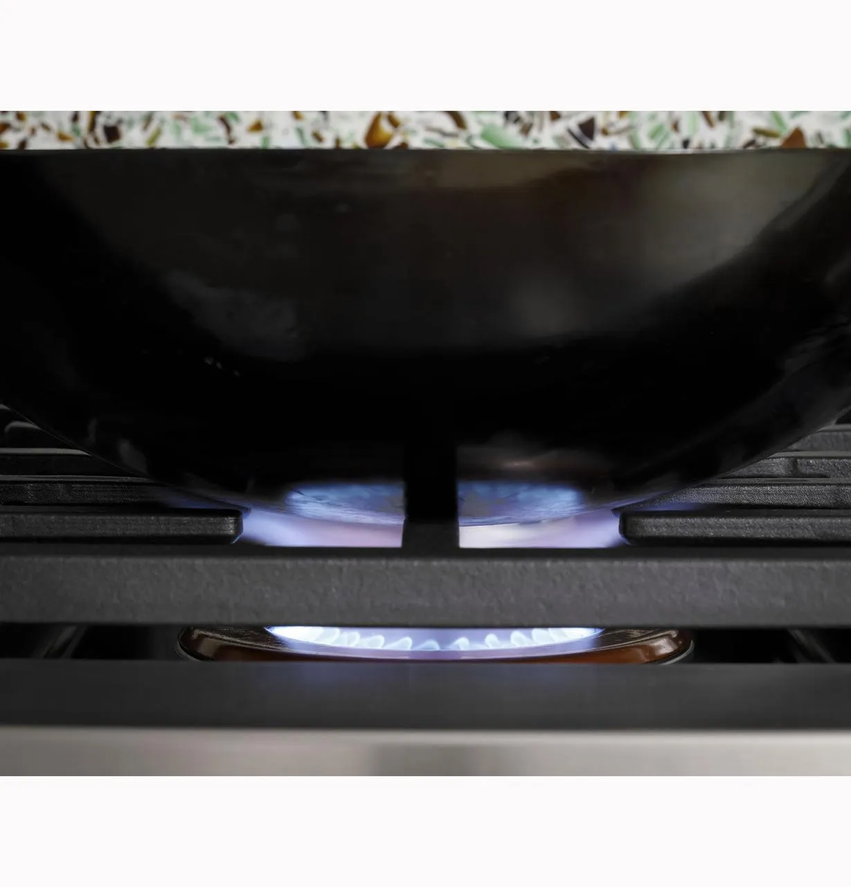 Cafe CGU486P3TD1 Caf(eback)™ 48" Commercial-Style Gas Rangetop with 6 Burners and Integrated Griddle (Natural Gas)