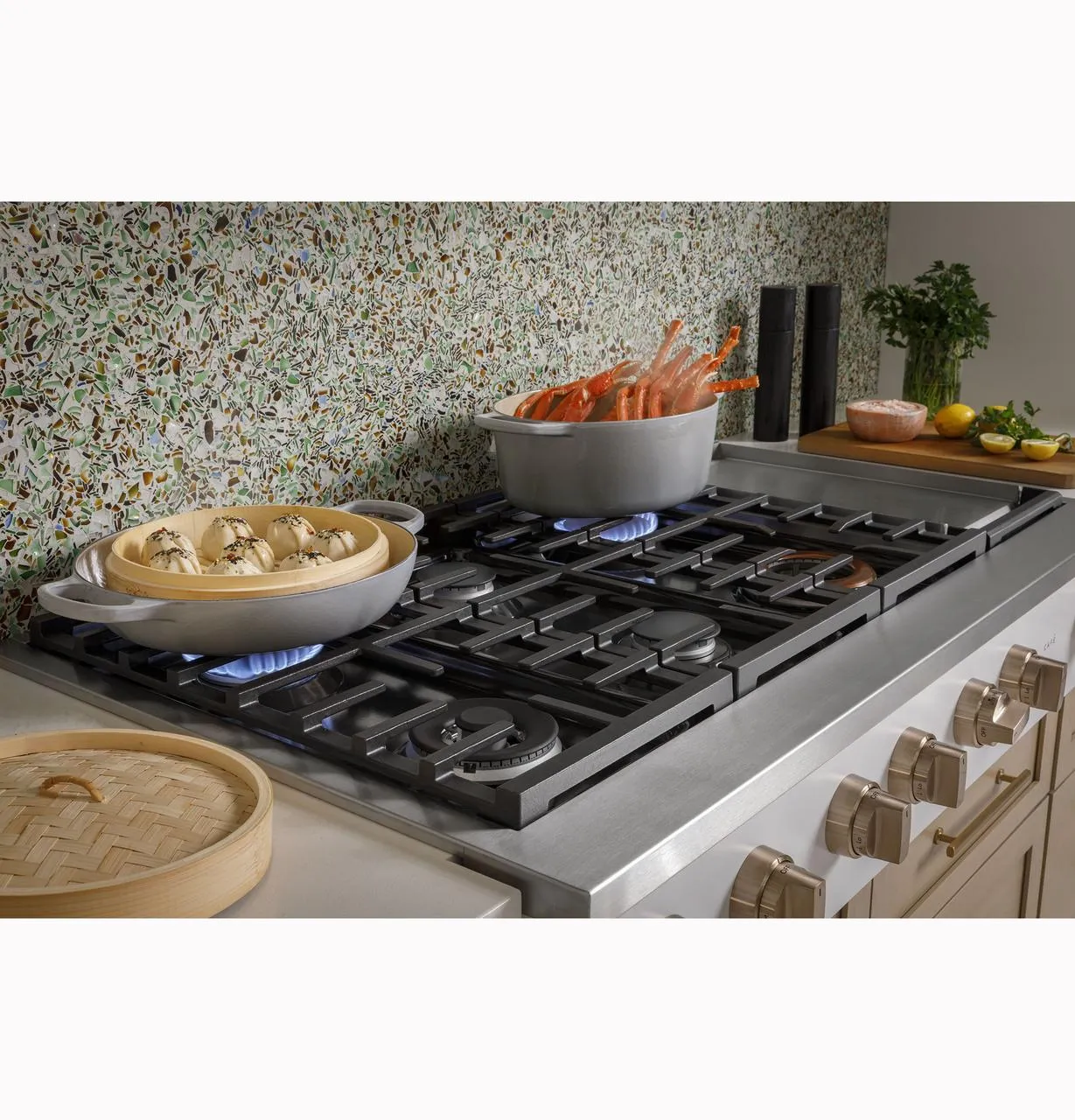 Cafe CGU486P3TD1 Caf(eback)™ 48" Commercial-Style Gas Rangetop with 6 Burners and Integrated Griddle (Natural Gas)